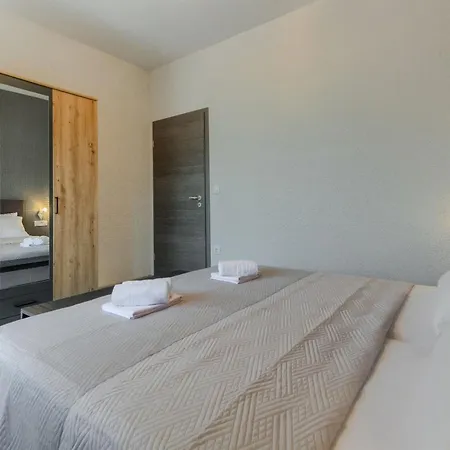 Majestic Kastel Stari With Terrace - Two Bedroom With Terrace Apartment