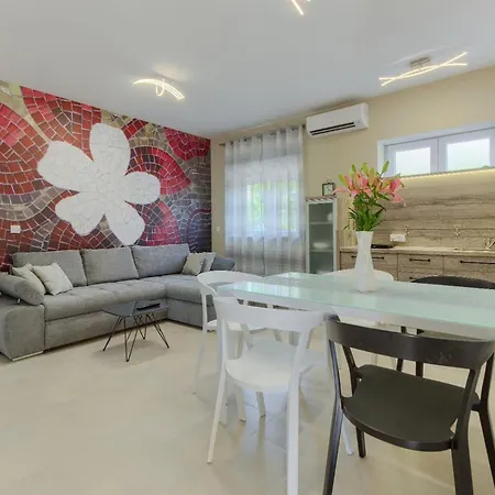 Majestic Kastel Stari With Terrace - Two Bedroom With Terrace Apartment Kastela